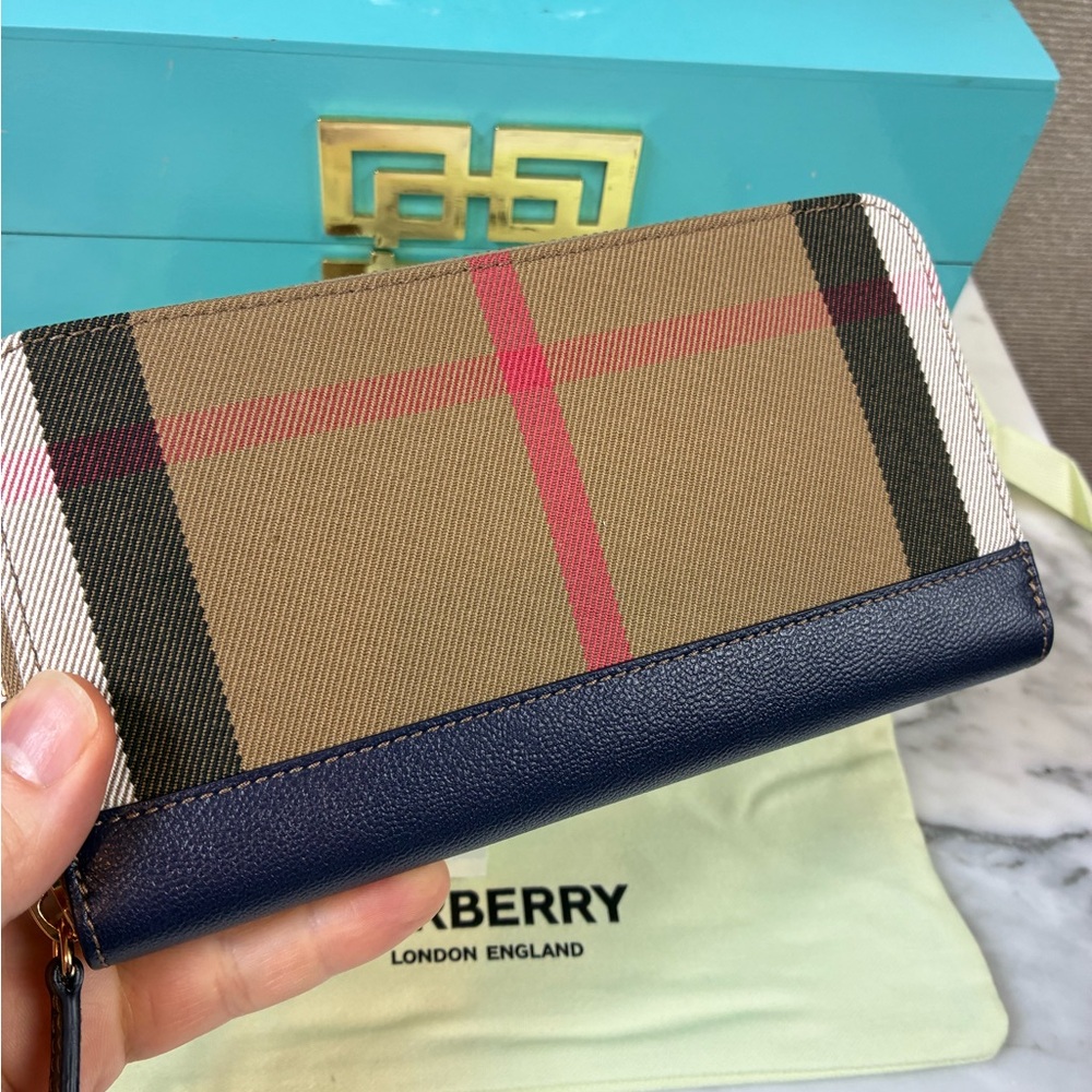 NWT Authentic Burberry House Check Canvas Dark Blue Zip Wallet - Retail $630 - Picture 2 of 8